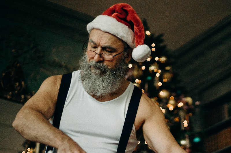 Local Man Finds Christmas Themed Porn More Distracting Than Arousing